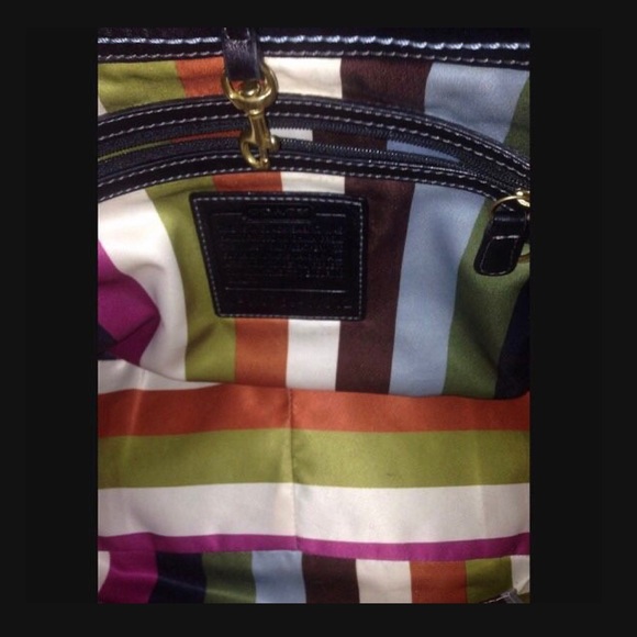 #COACH VACHETTA BLACK ERGO PATENT LEATHER PURSE - Picture 4 of 6